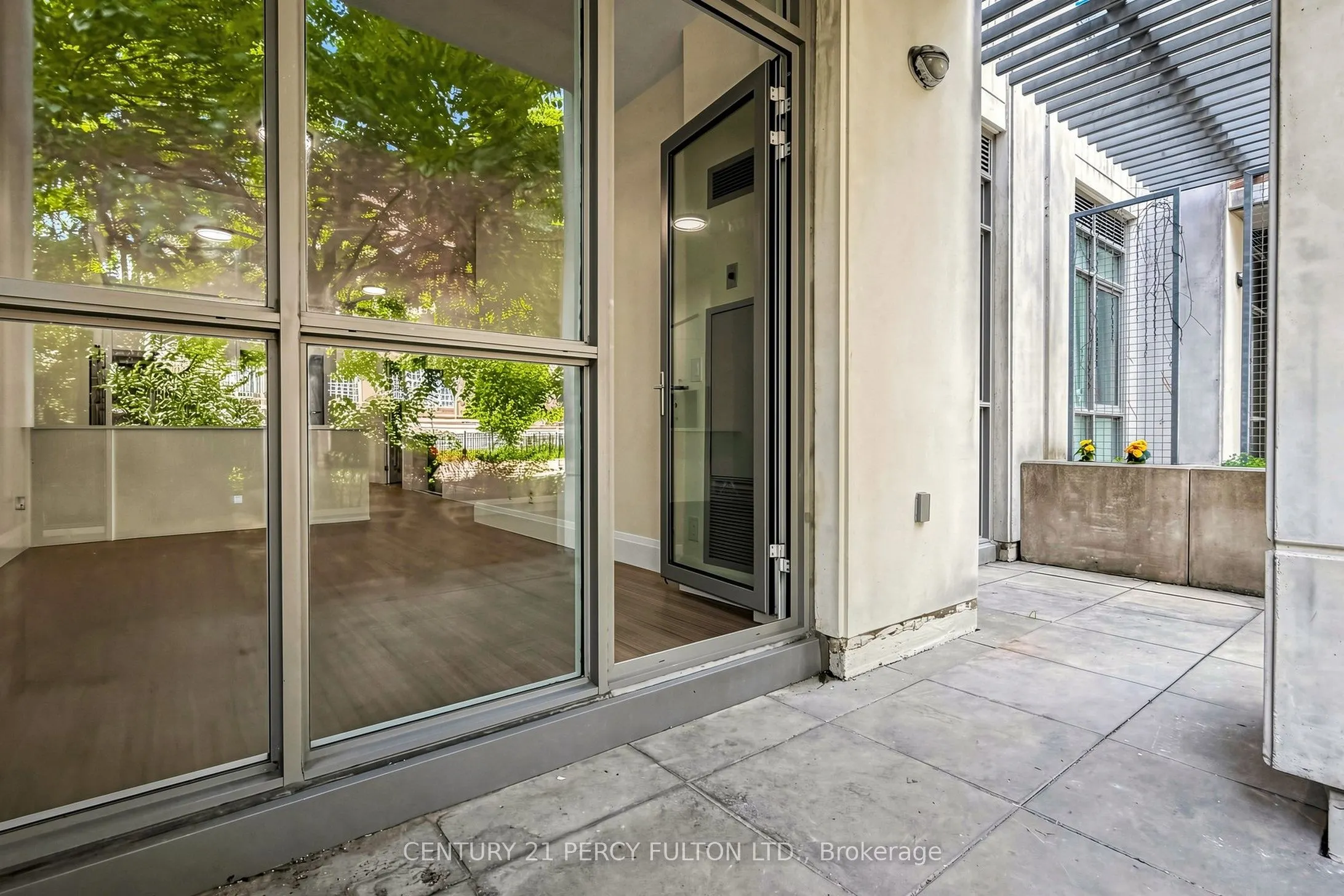 57 Upper Duke Crescent #102