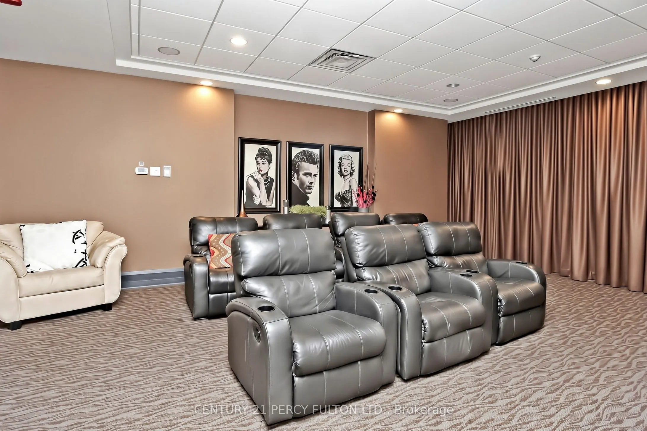 57 Upper Duke Crescent #102