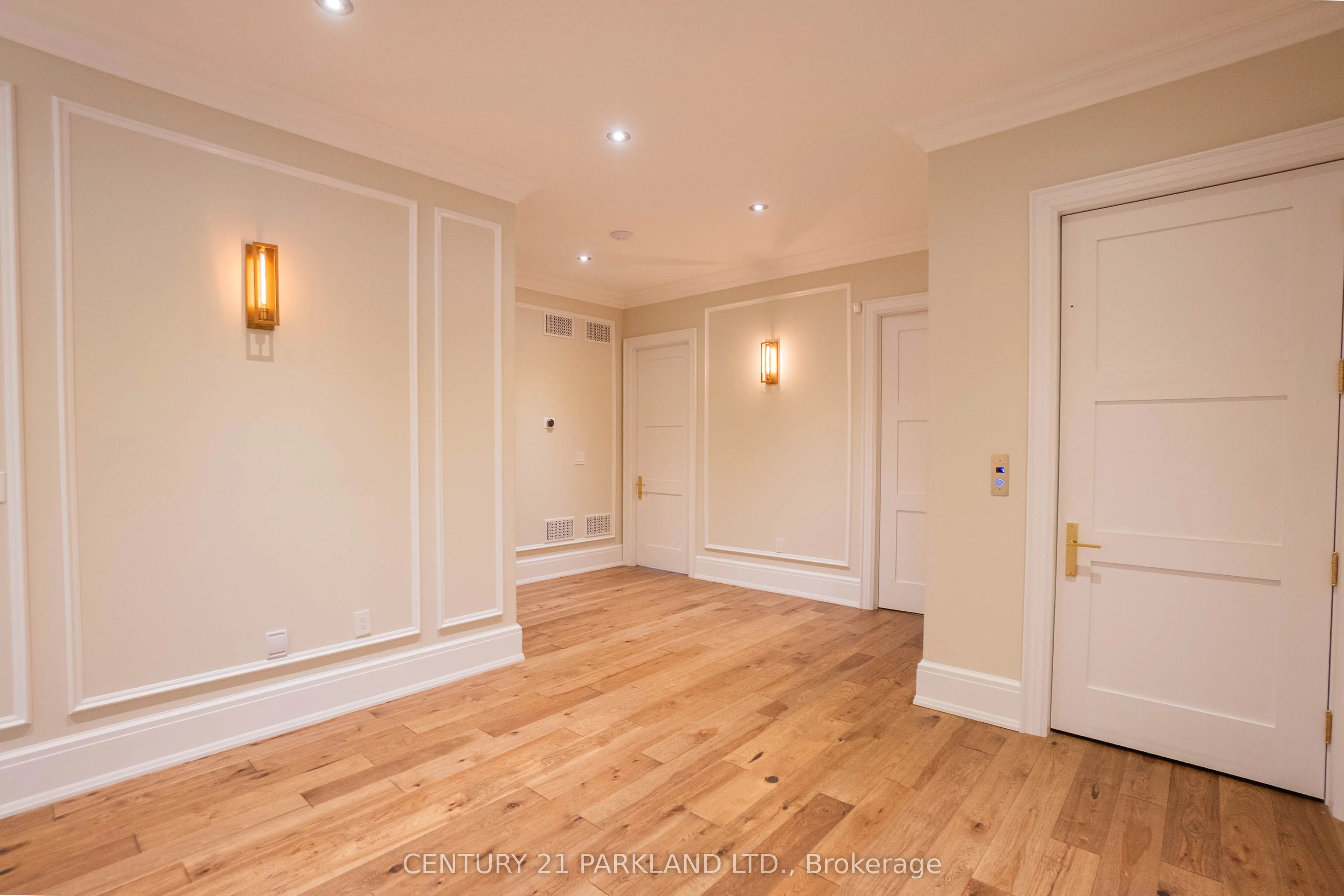 12 Hollywood Crescent