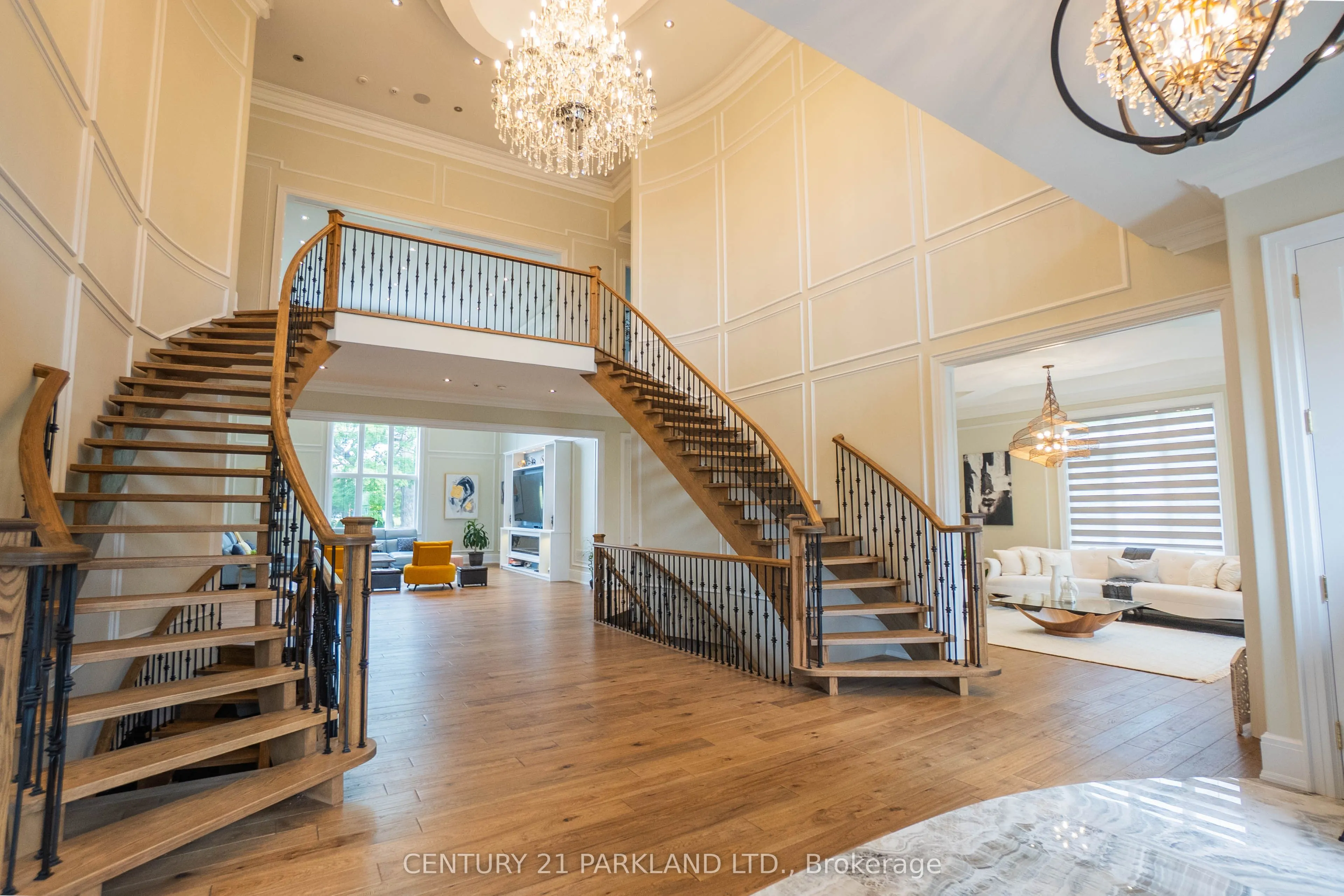 12 Hollywood Crescent