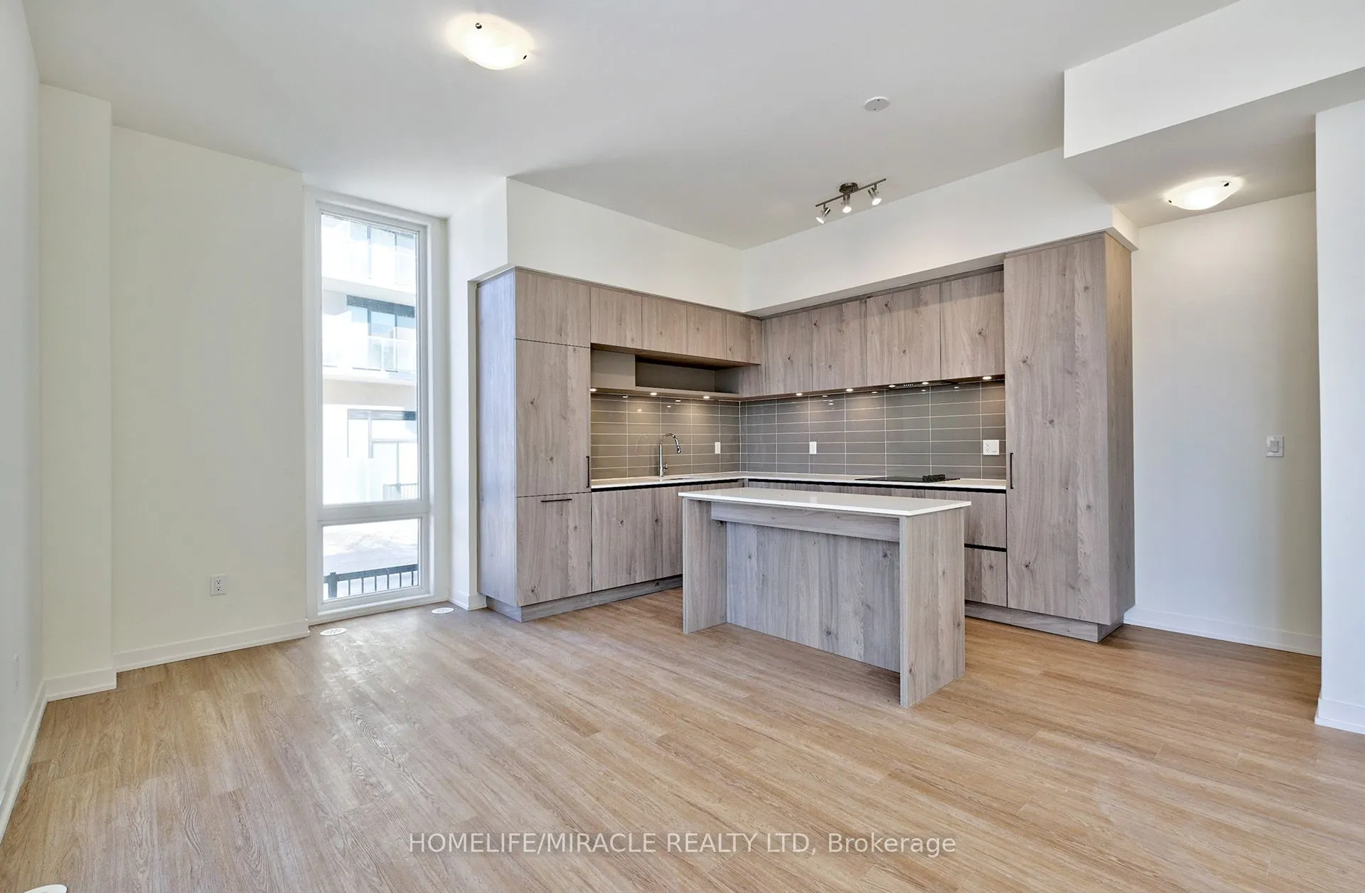 8 David Eyer Road #1221