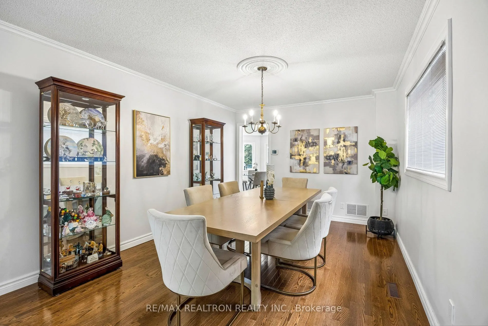 37 Dundurn Crescent