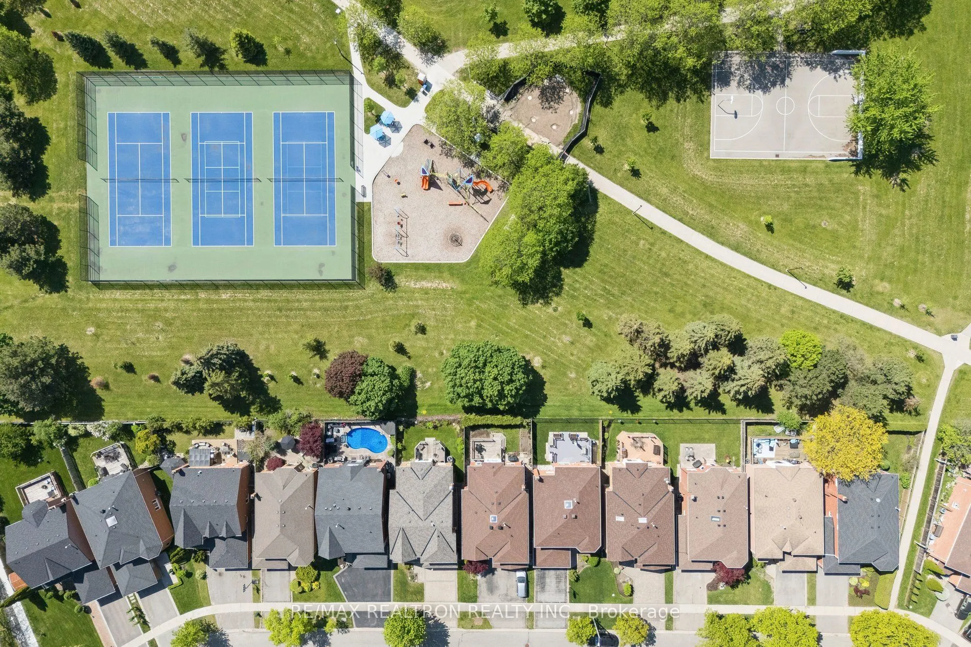 37 Dundurn Crescent