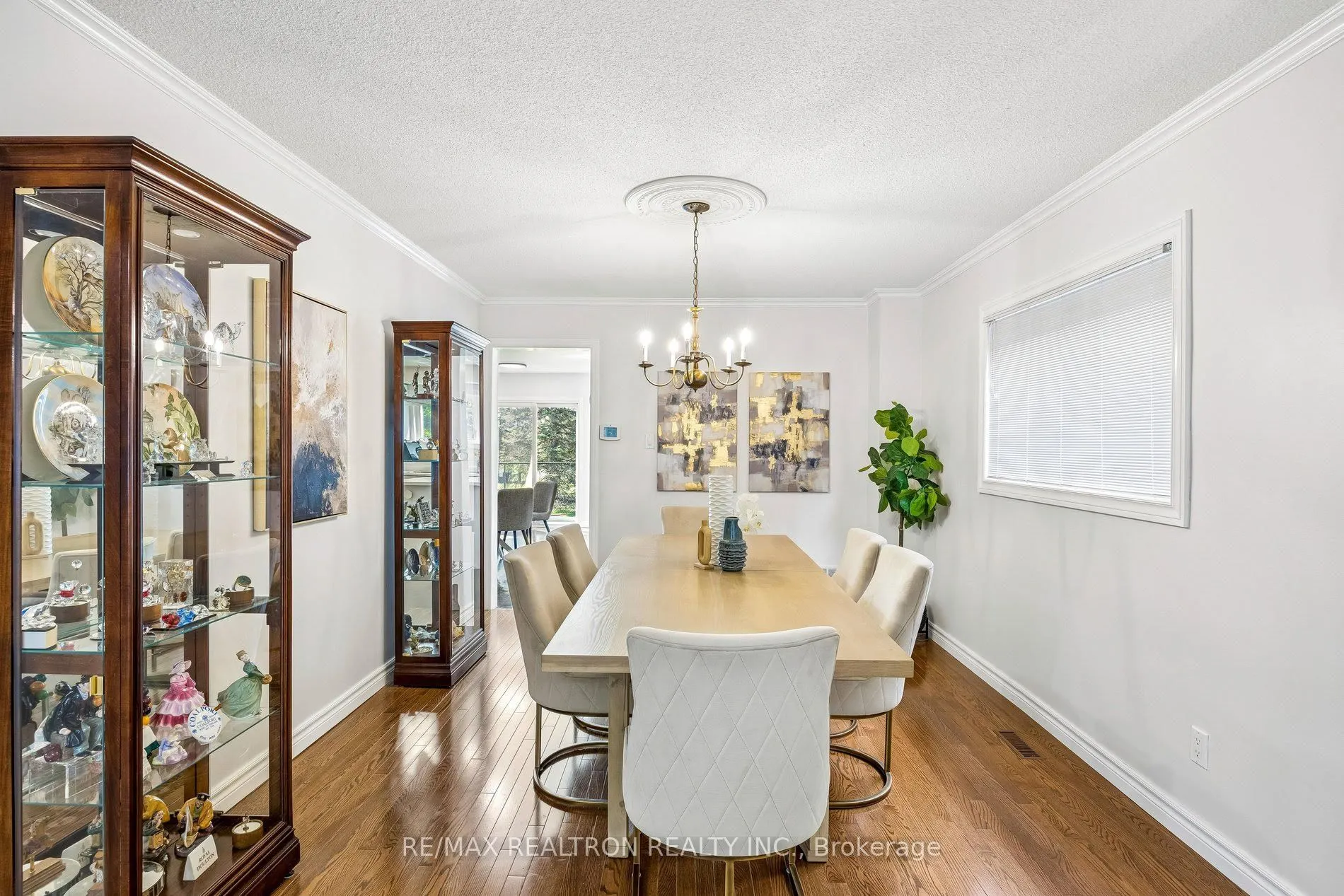 37 Dundurn Crescent