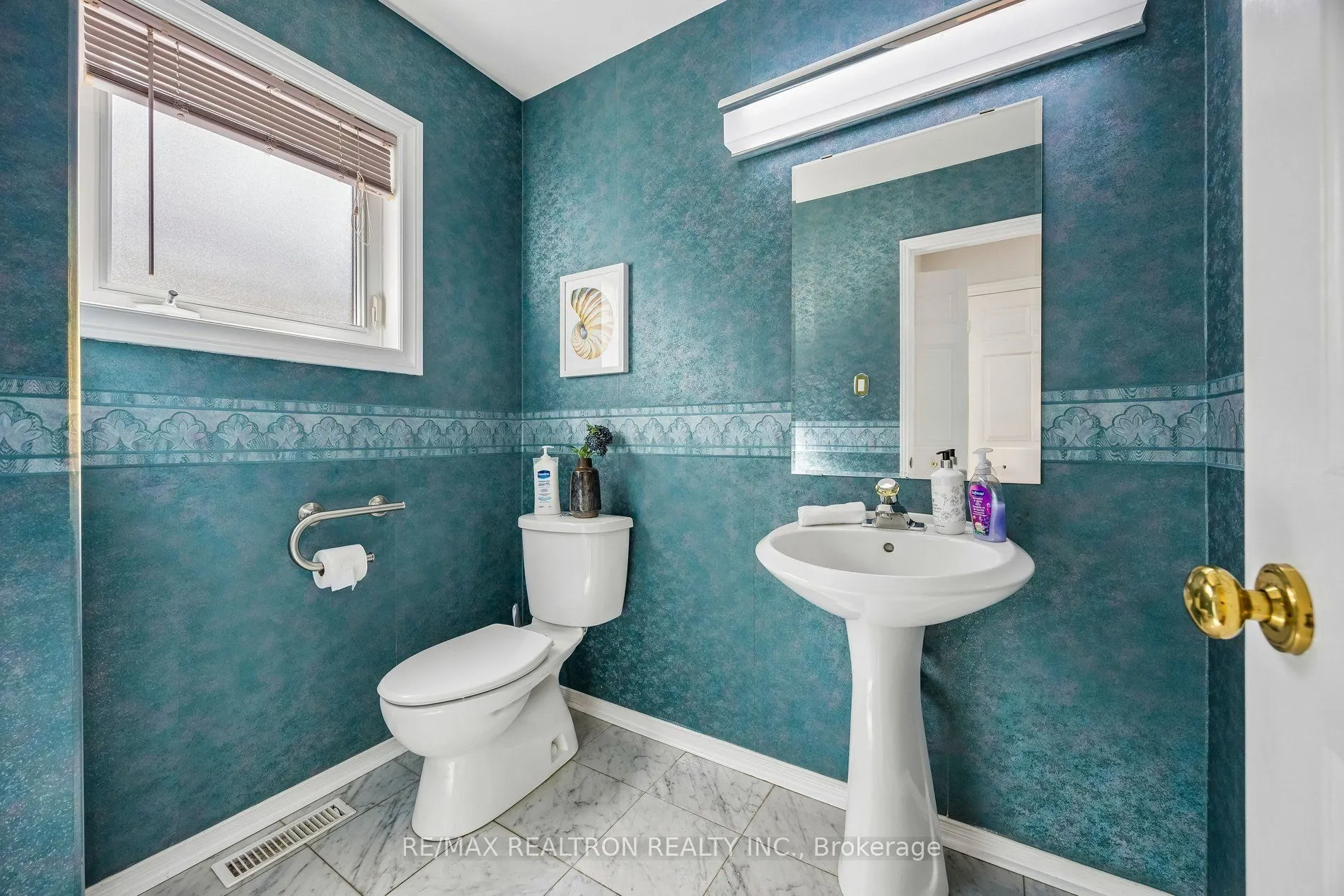 37 Dundurn Crescent