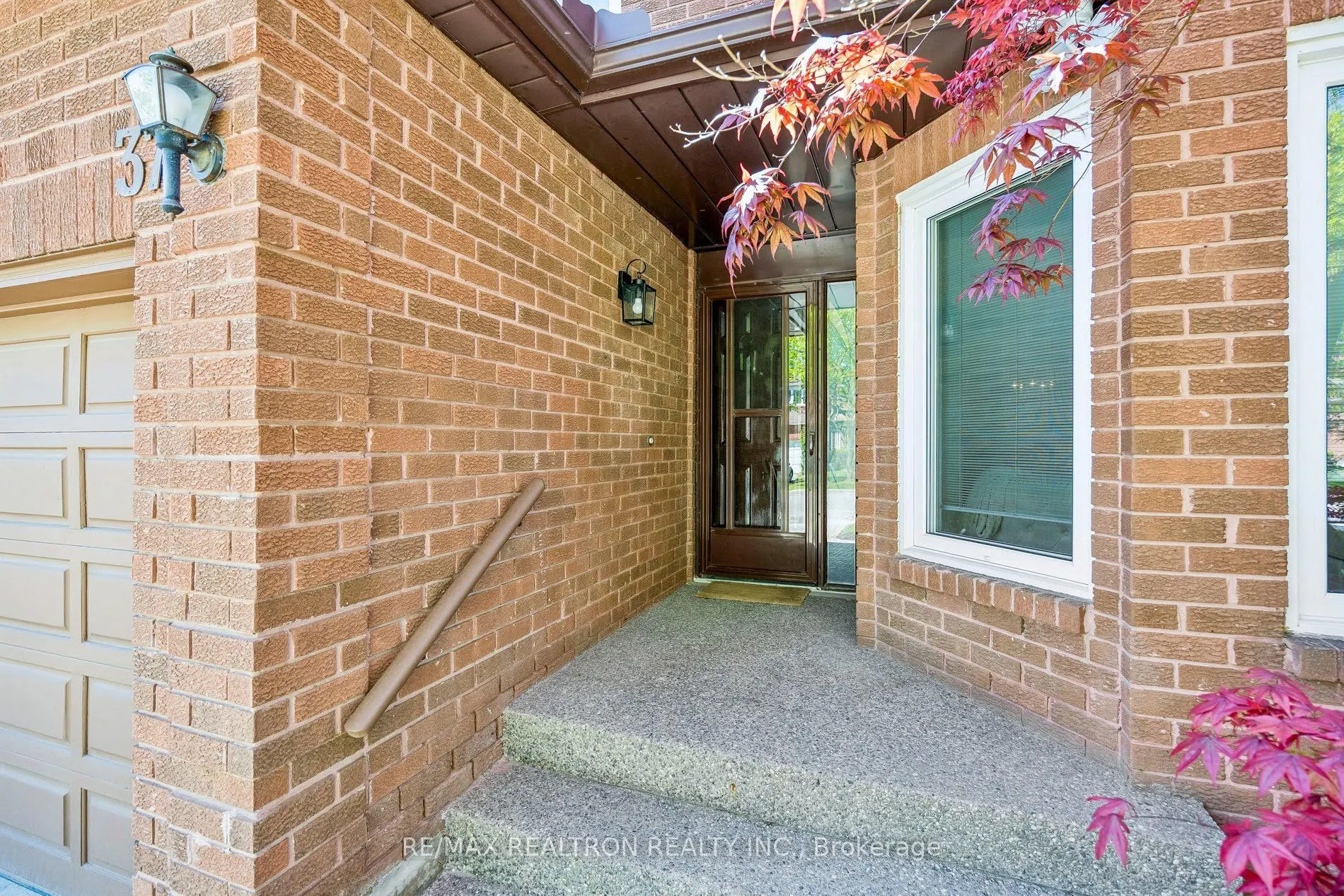 37 Dundurn Crescent