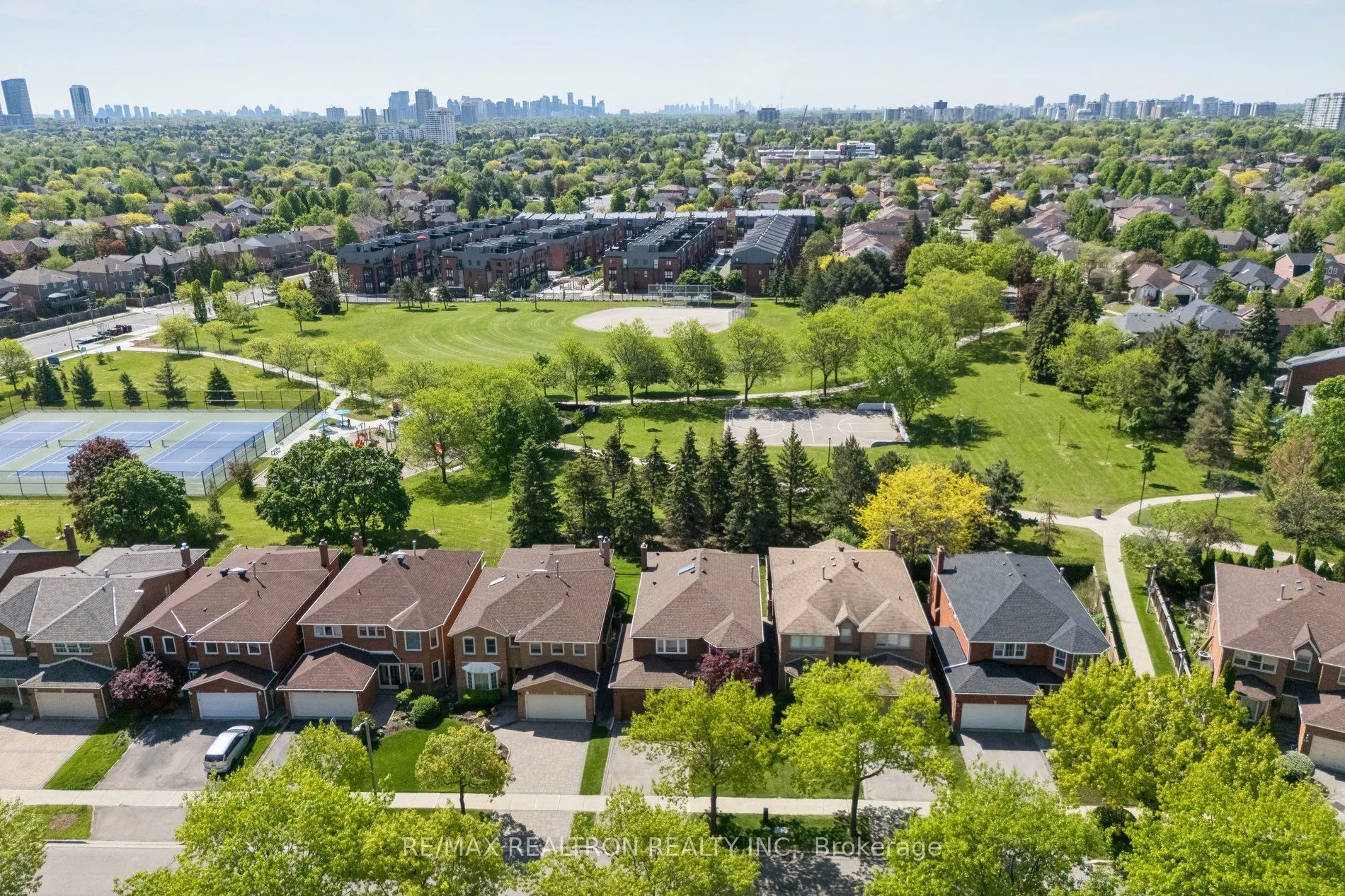37 Dundurn Crescent