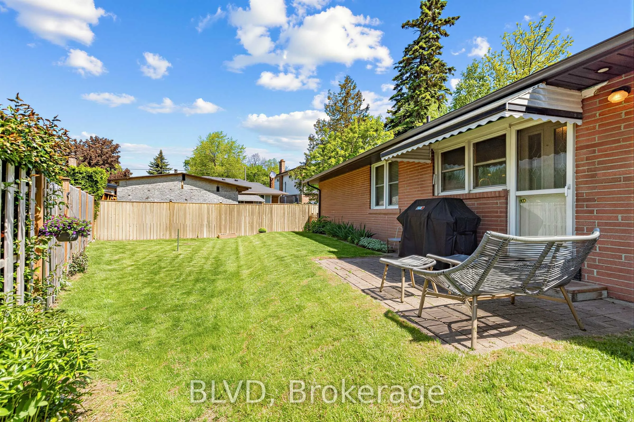 457 Paliser Crescent N
