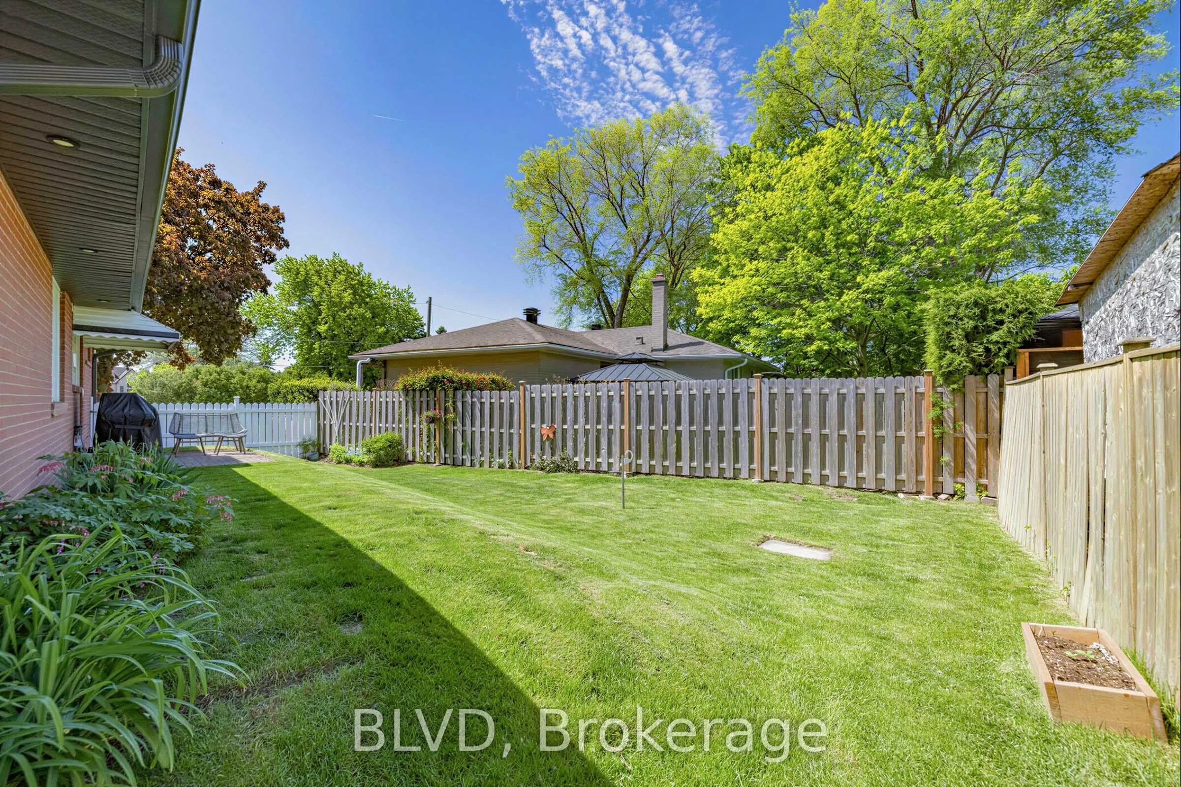 457 Paliser Crescent N