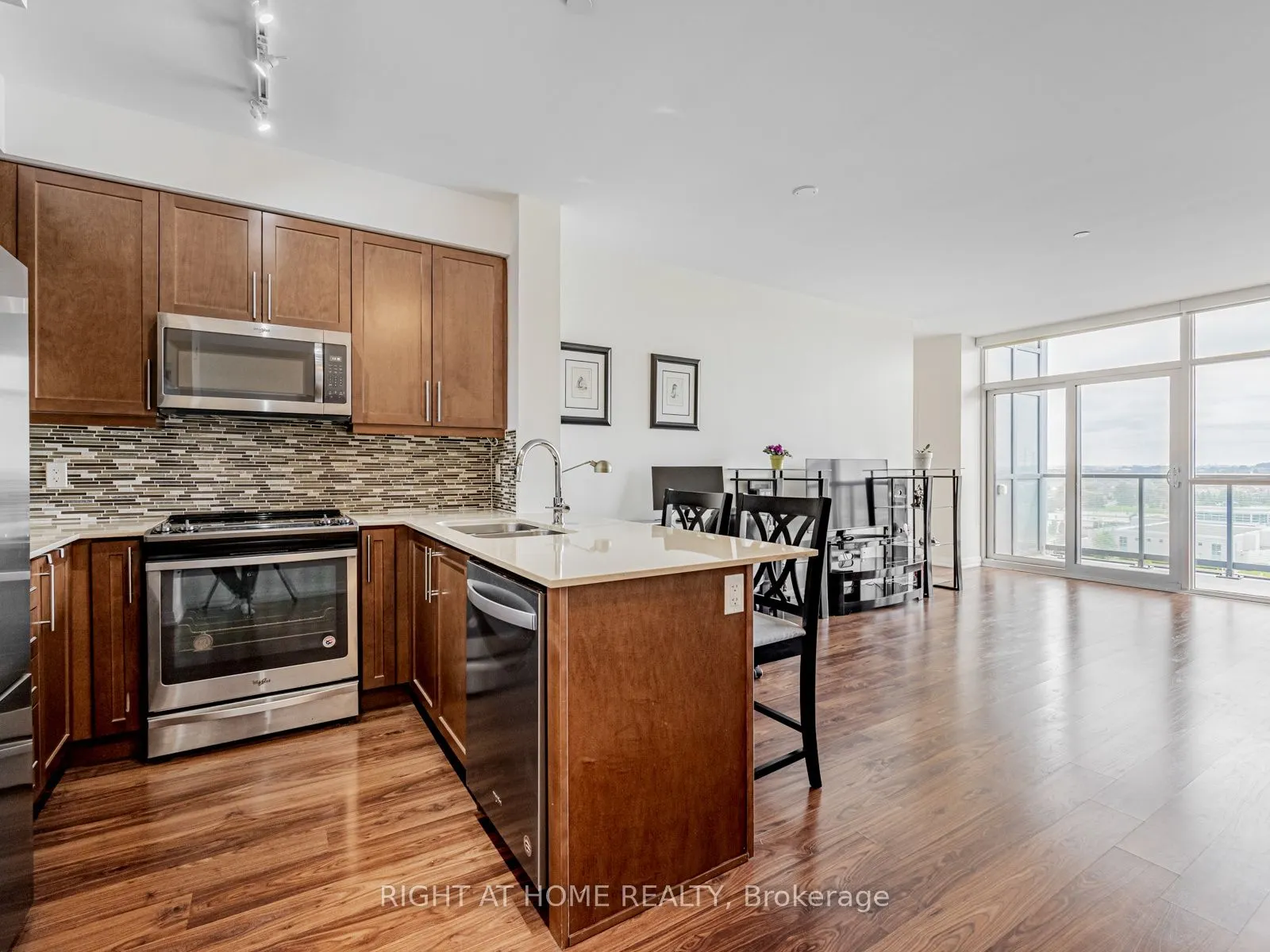 65 Oneida Crescent #1010