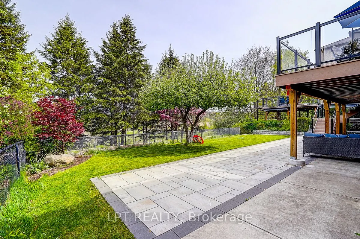 585 Holgate Circle