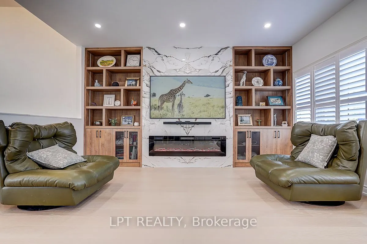 585 Holgate Circle