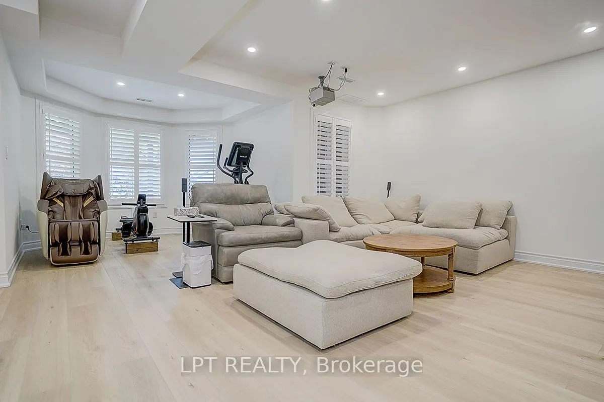 585 Holgate Circle