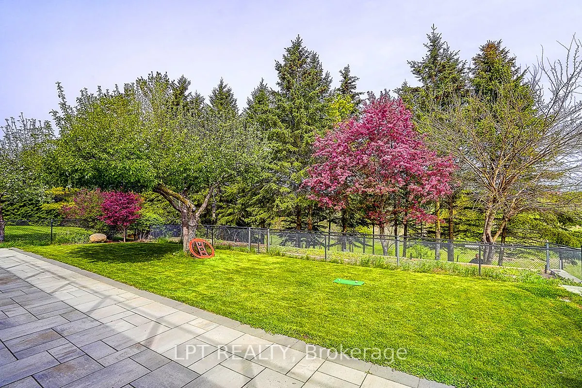 585 Holgate Circle