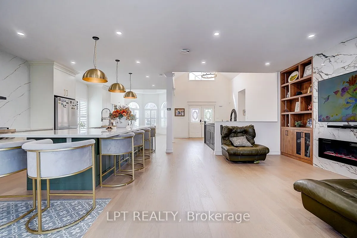 585 Holgate Circle