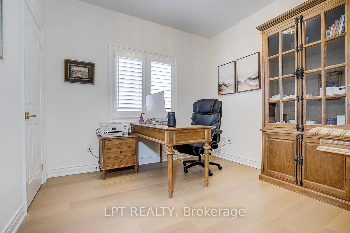 585 Holgate Circle