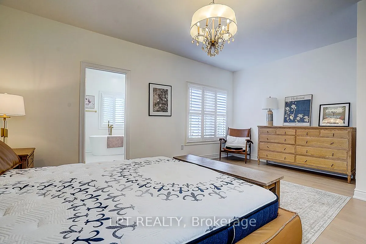 585 Holgate Circle