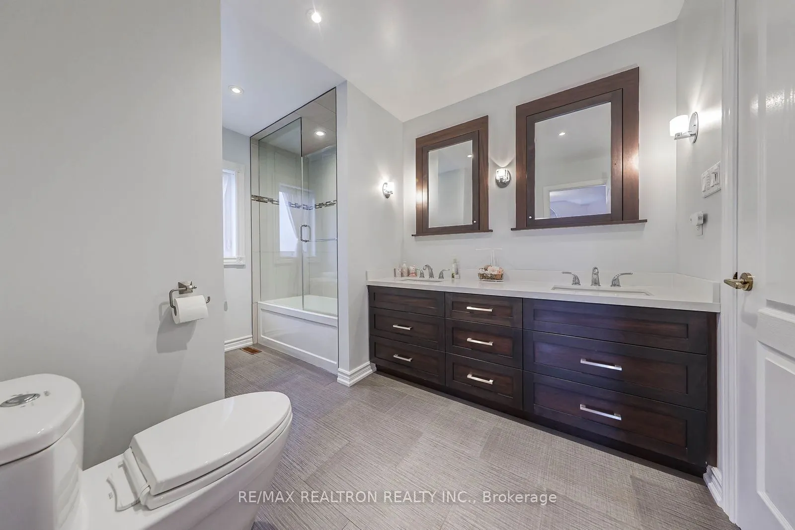 6 White Oak Crescent