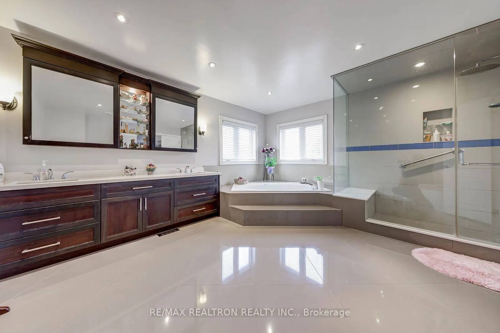 6 White Oak Crescent