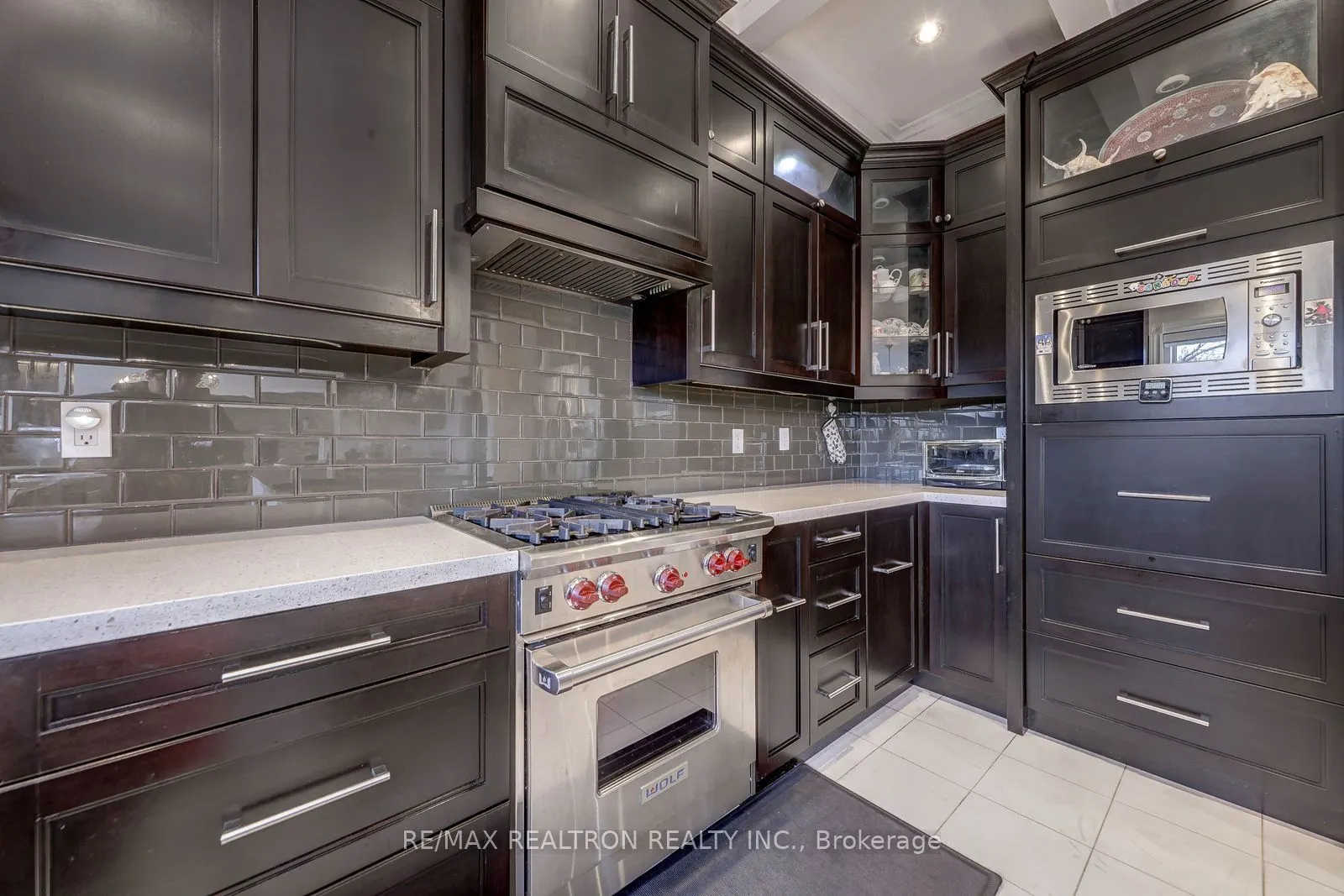 6 White Oak Crescent