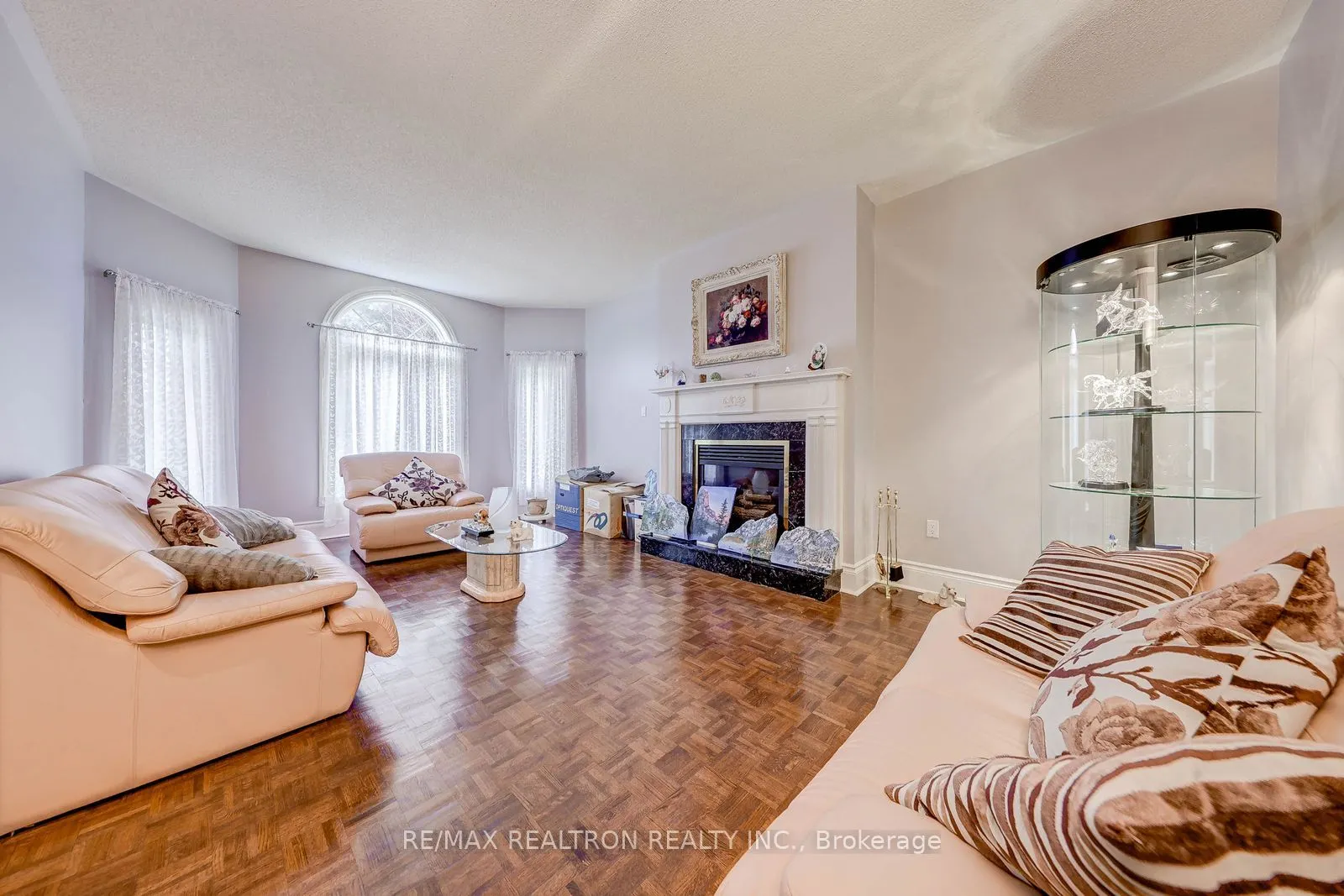6 White Oak Crescent