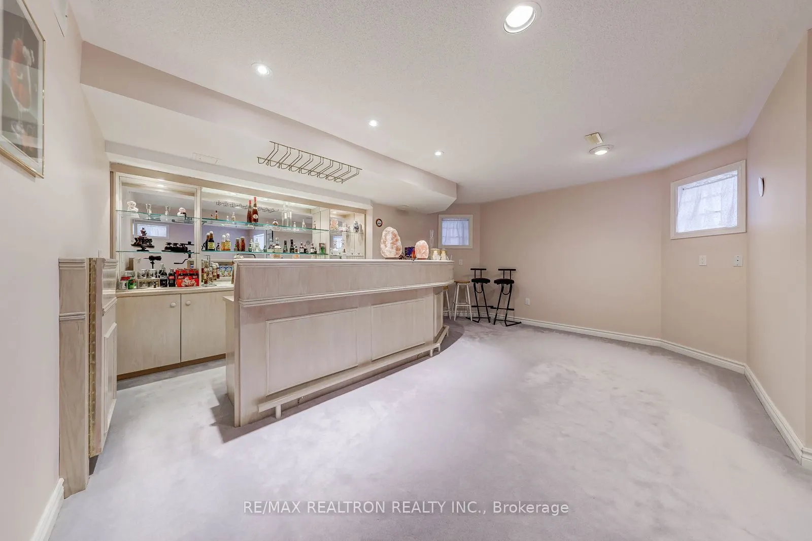 6 White Oak Crescent