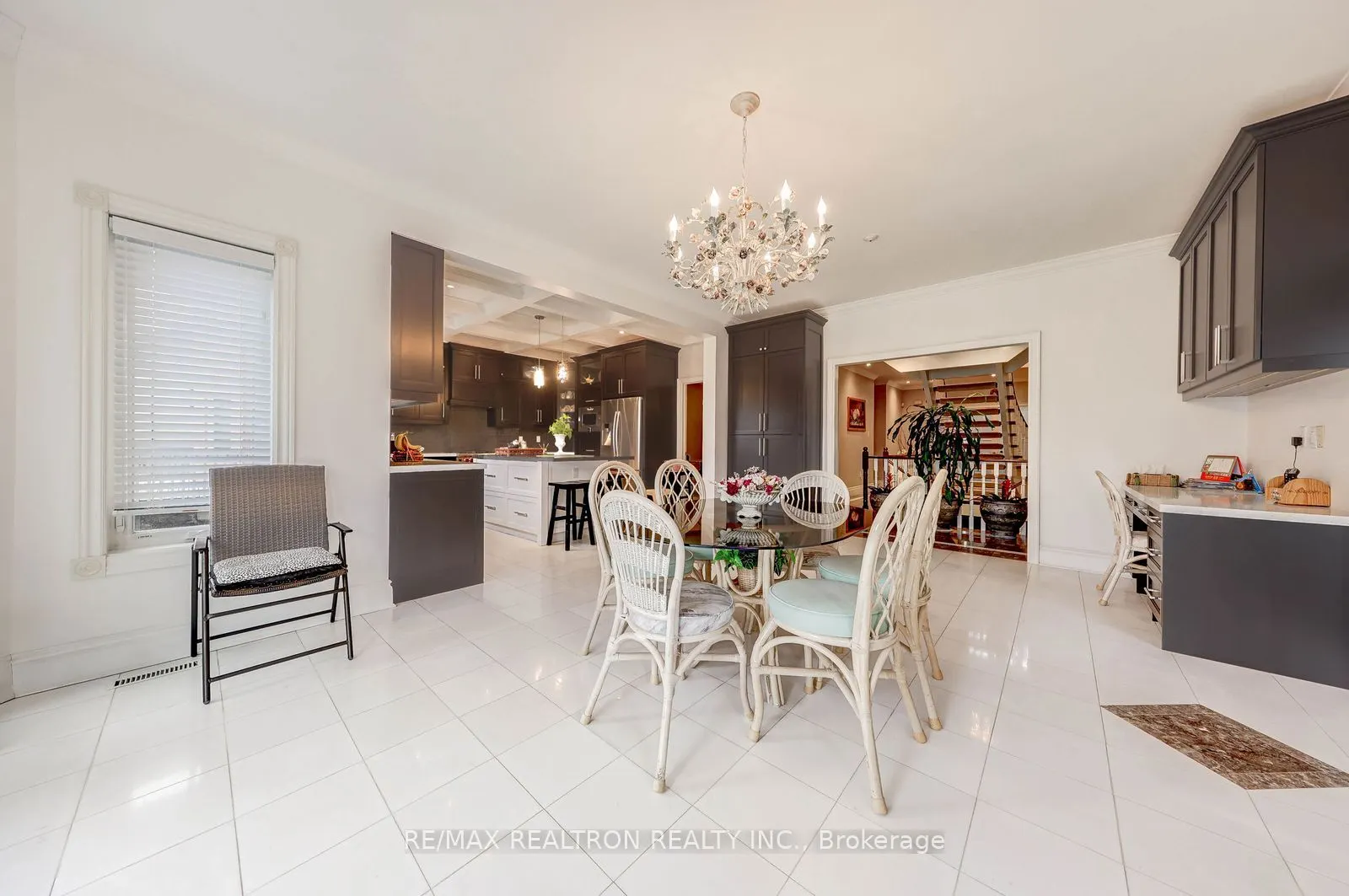 6 White Oak Crescent