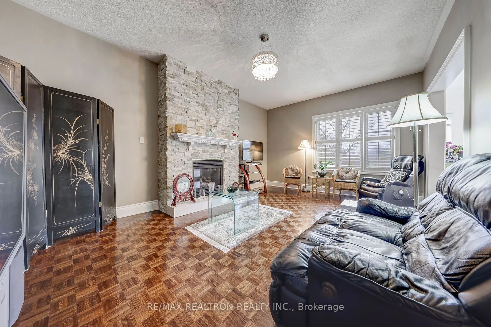 6 White Oak Crescent