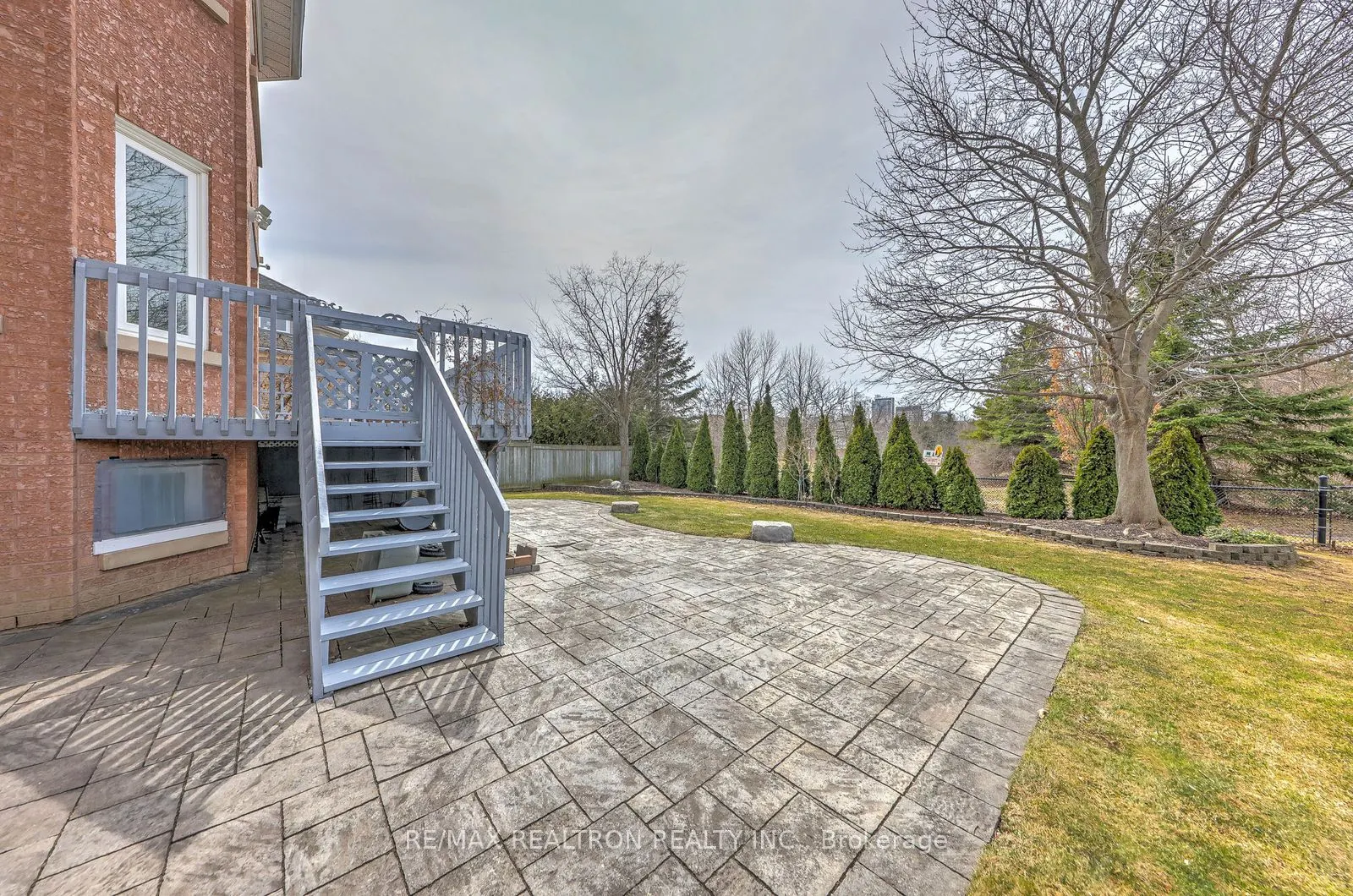 6 White Oak Crescent