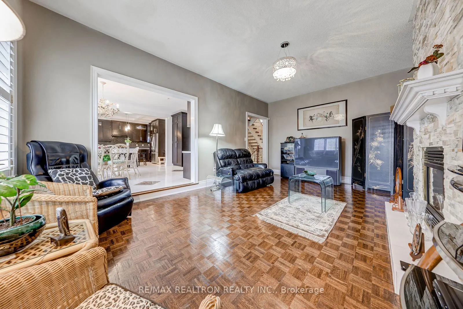 6 White Oak Crescent