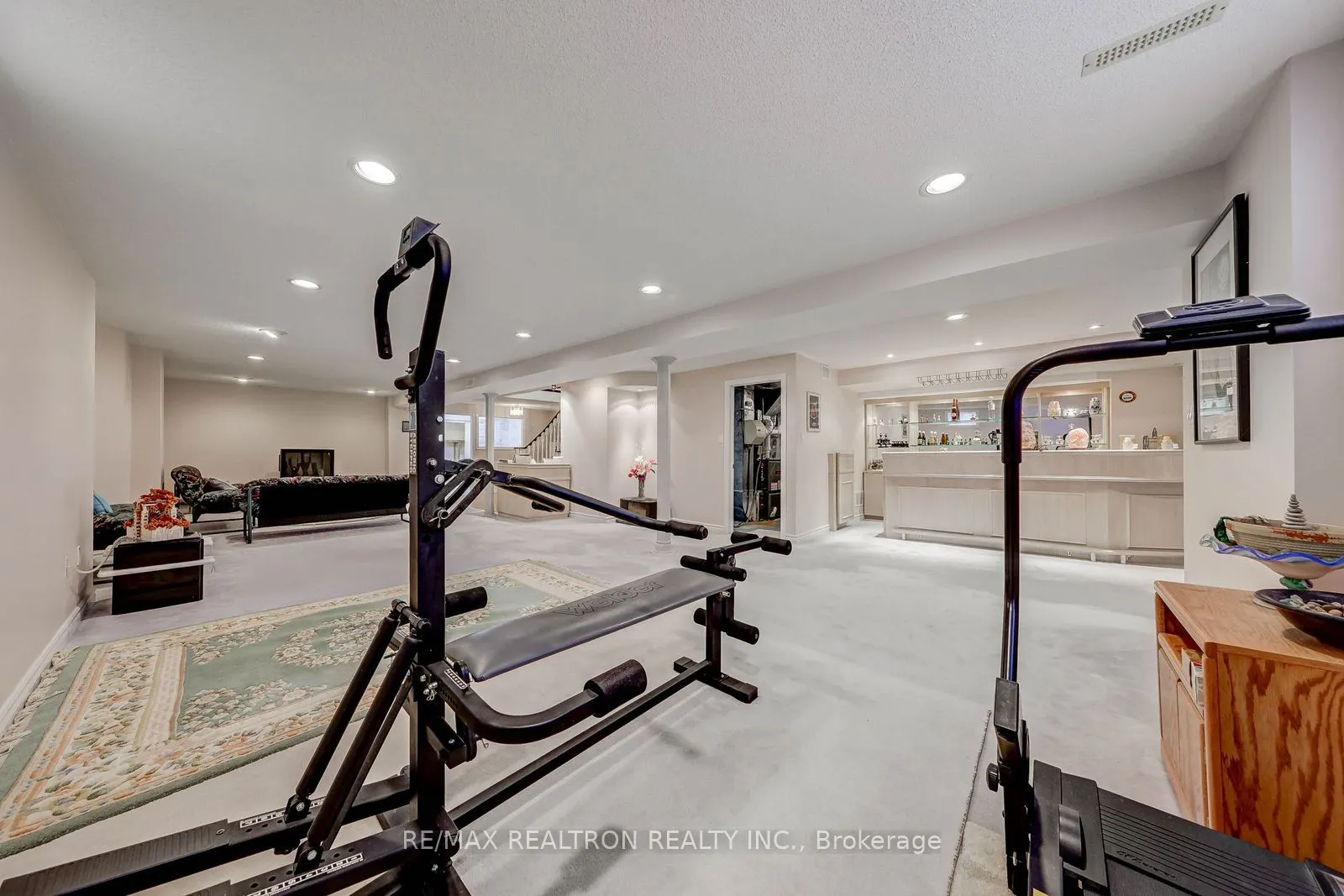6 White Oak Crescent