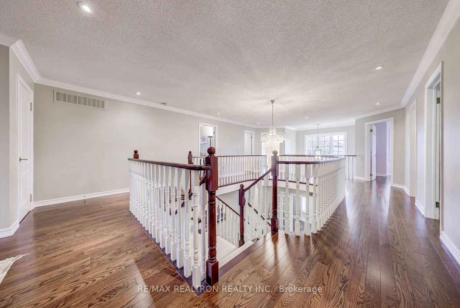 6 White Oak Crescent