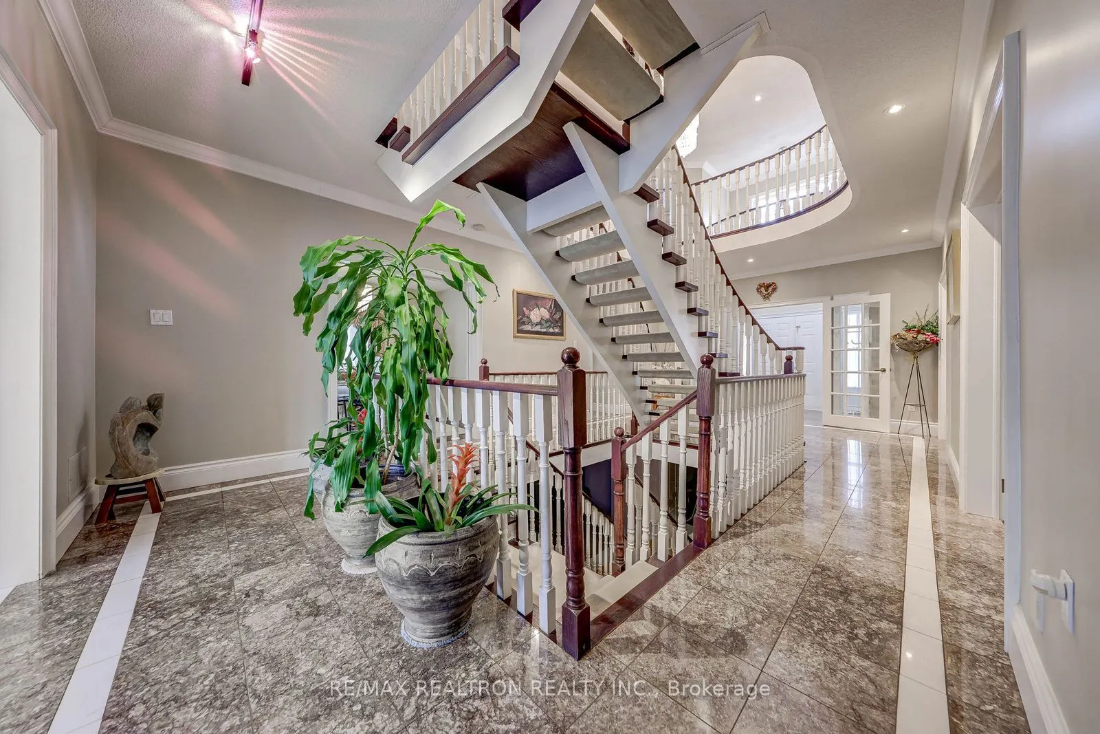 6 White Oak Crescent