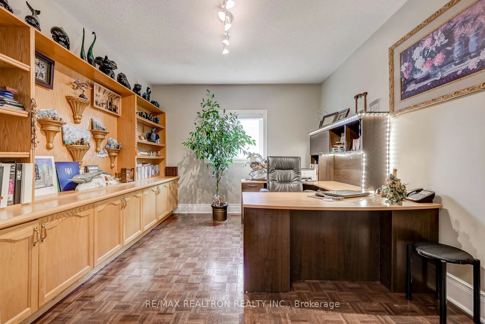 6 White Oak Crescent