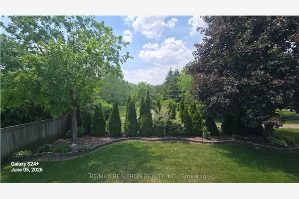 6 White Oak Crescent