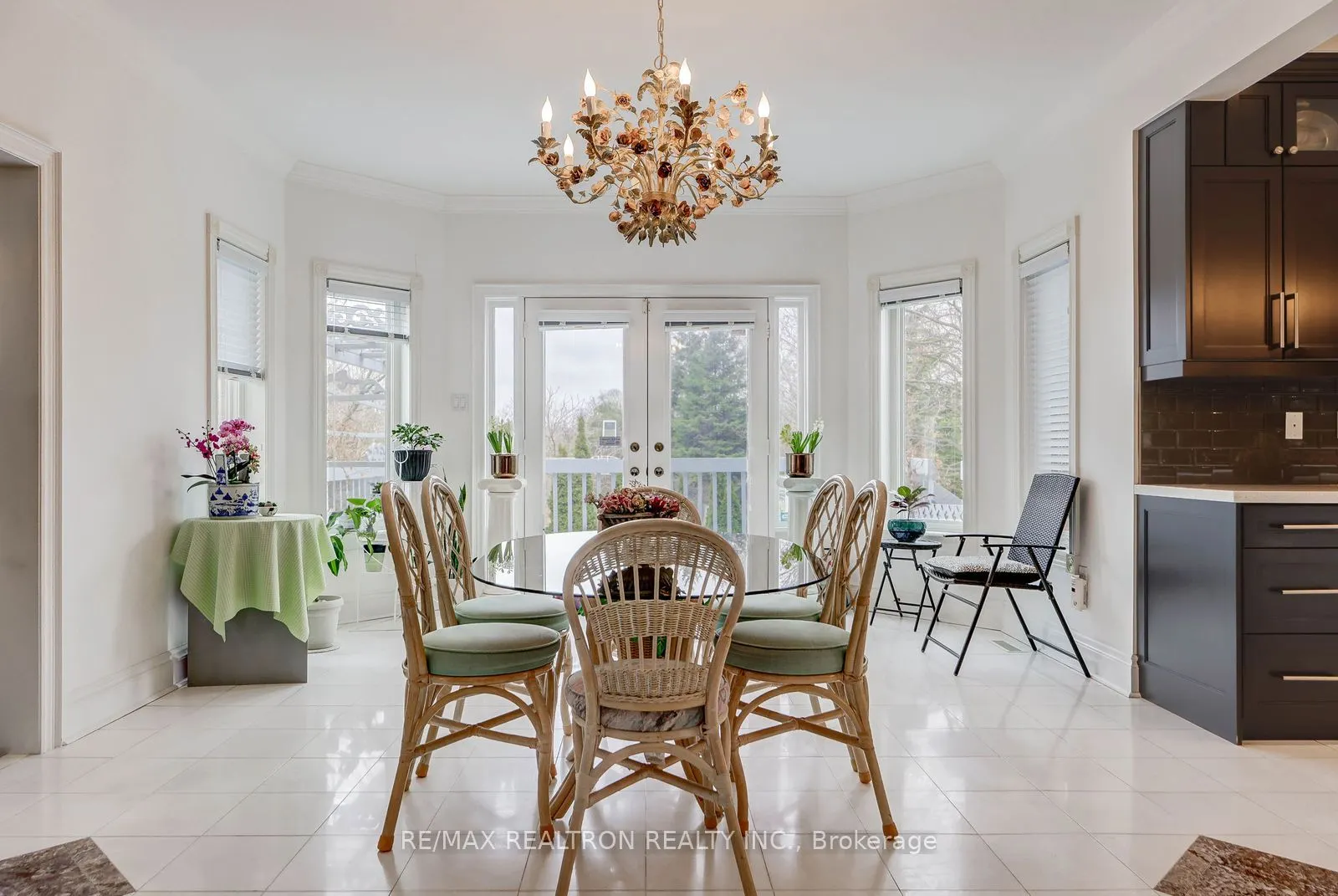 6 White Oak Crescent