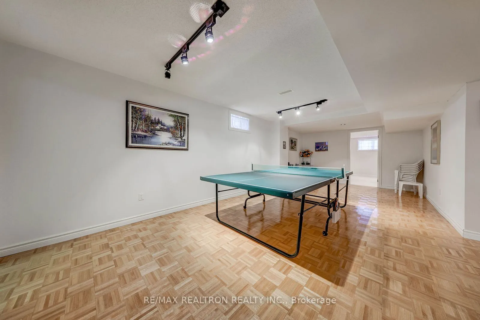 6 White Oak Crescent