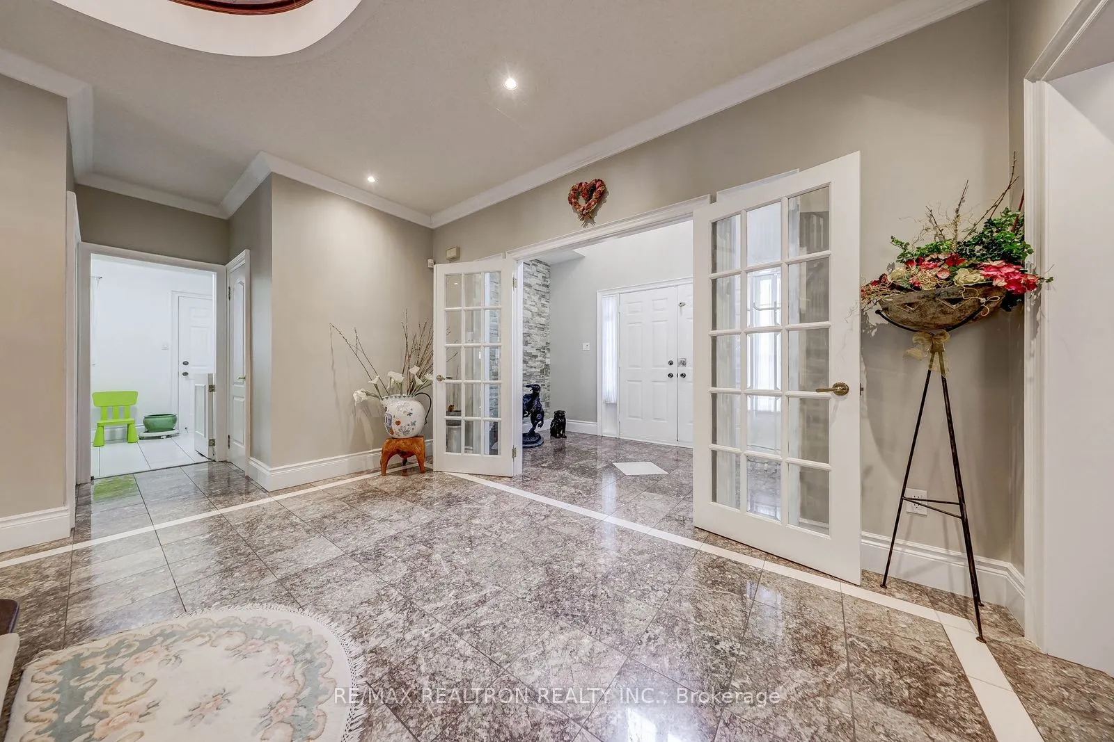 6 White Oak Crescent