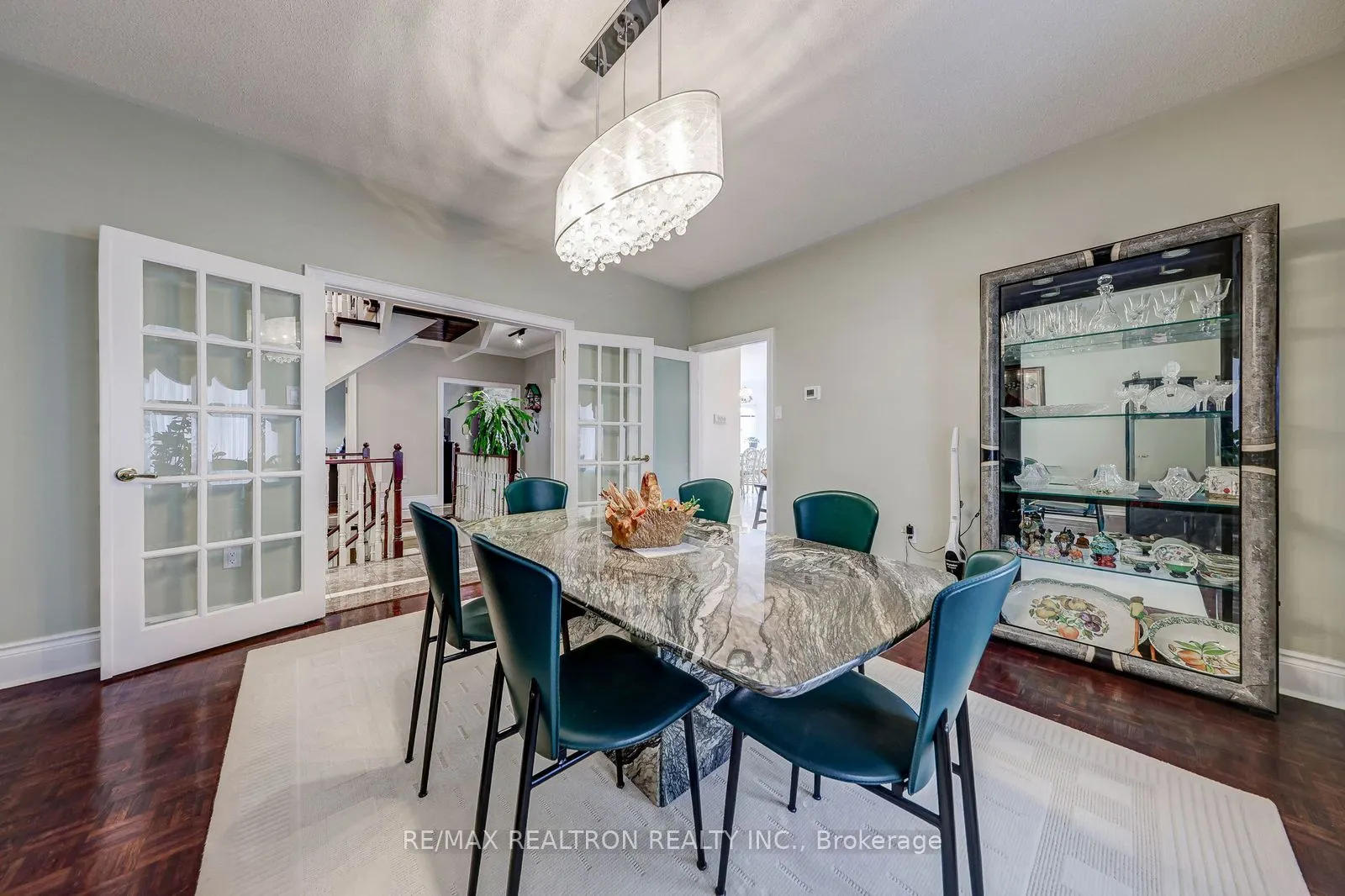 6 White Oak Crescent