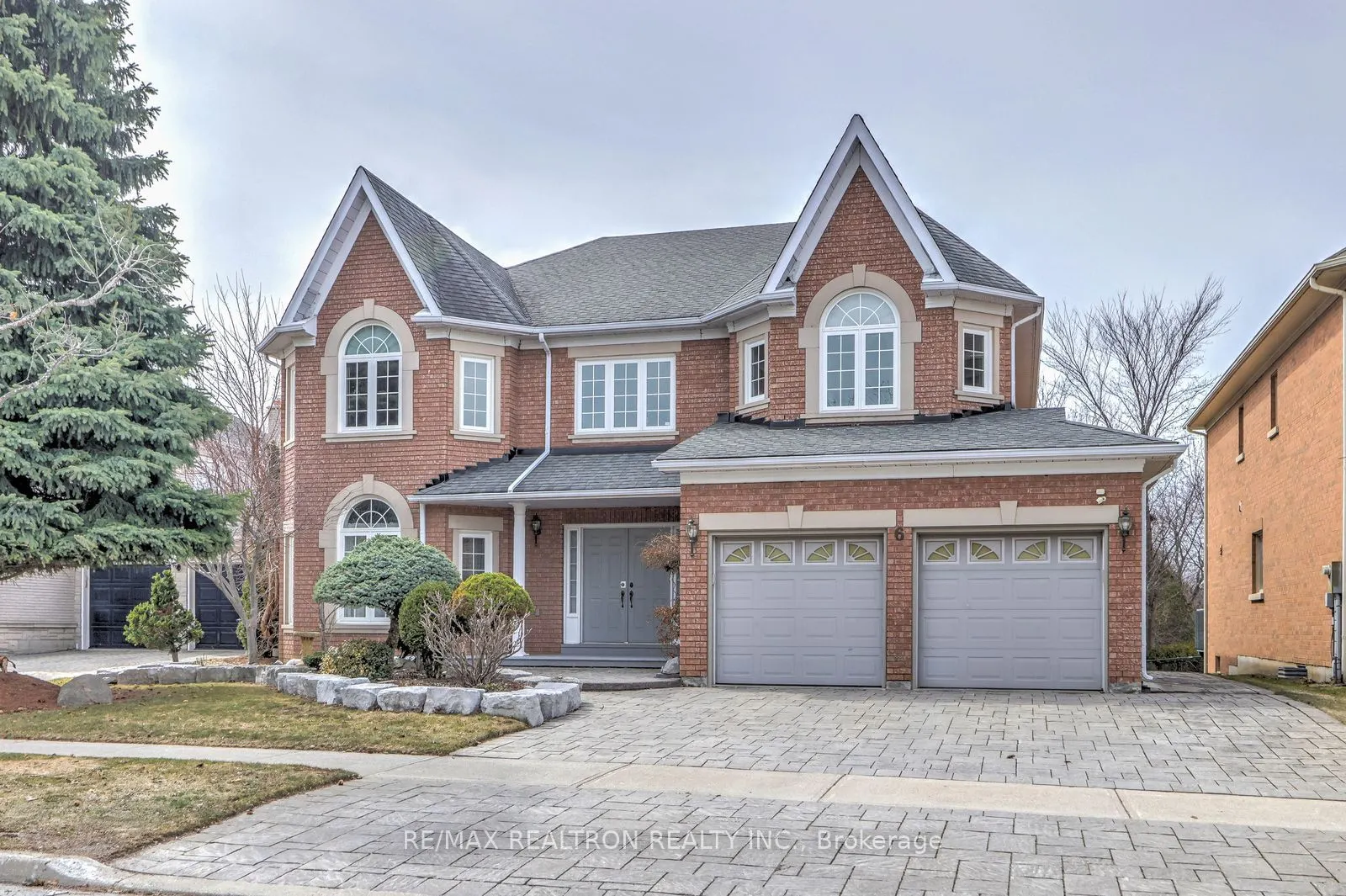 6 White Oak Crescent