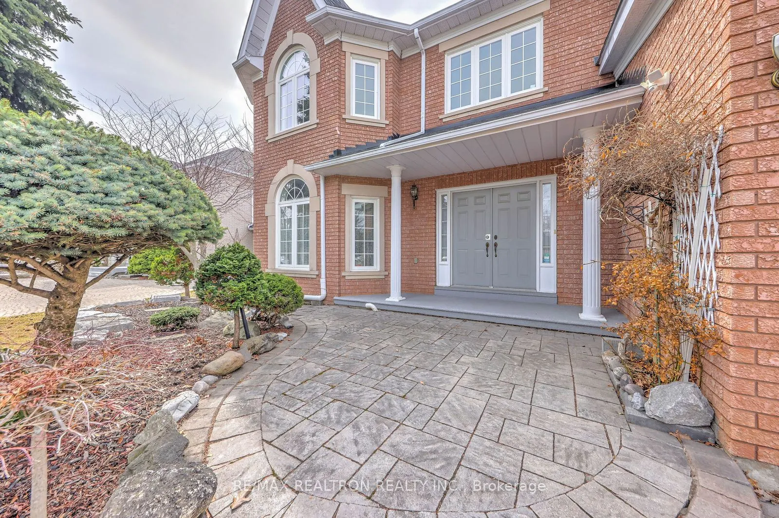 6 White Oak Crescent