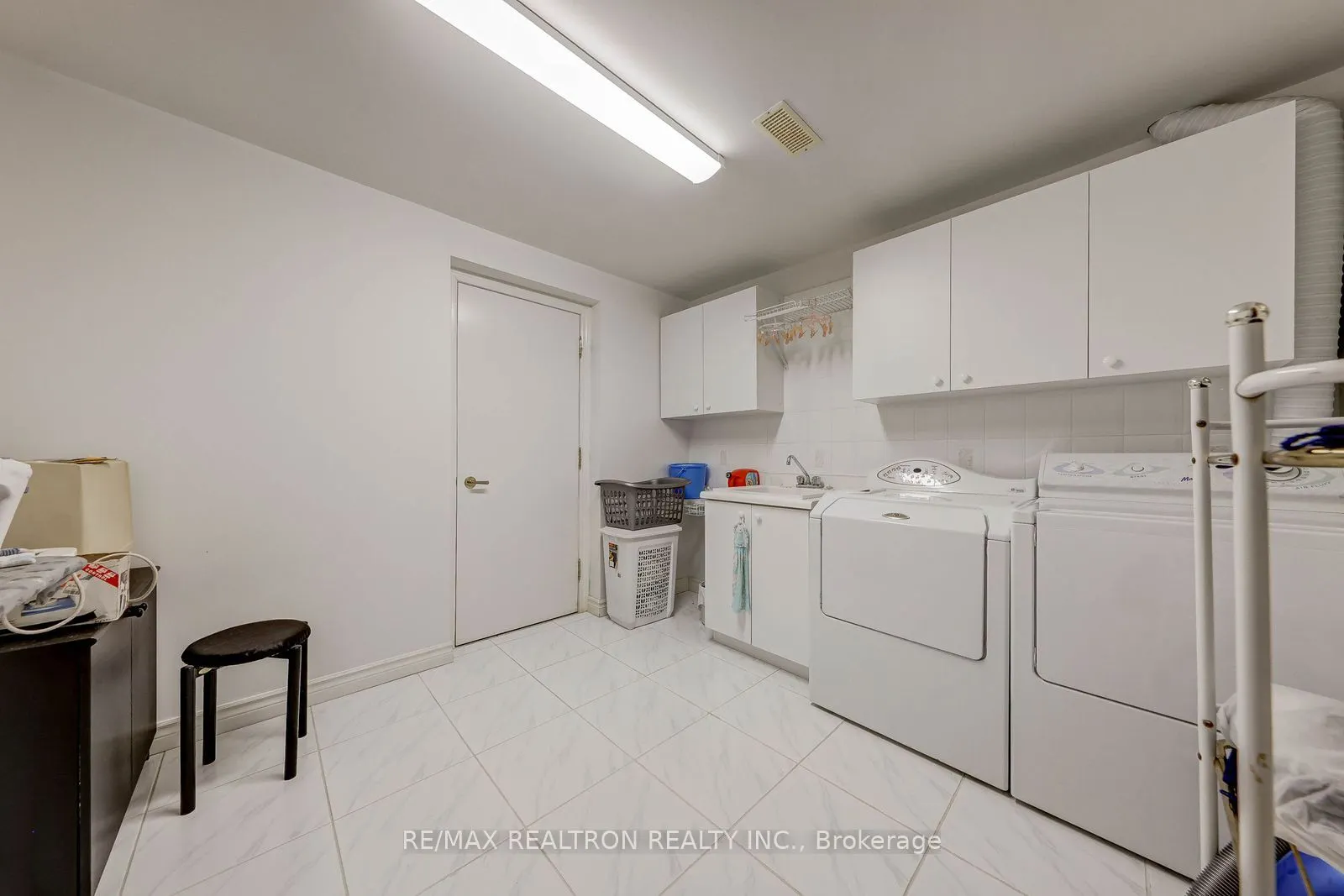 6 White Oak Crescent