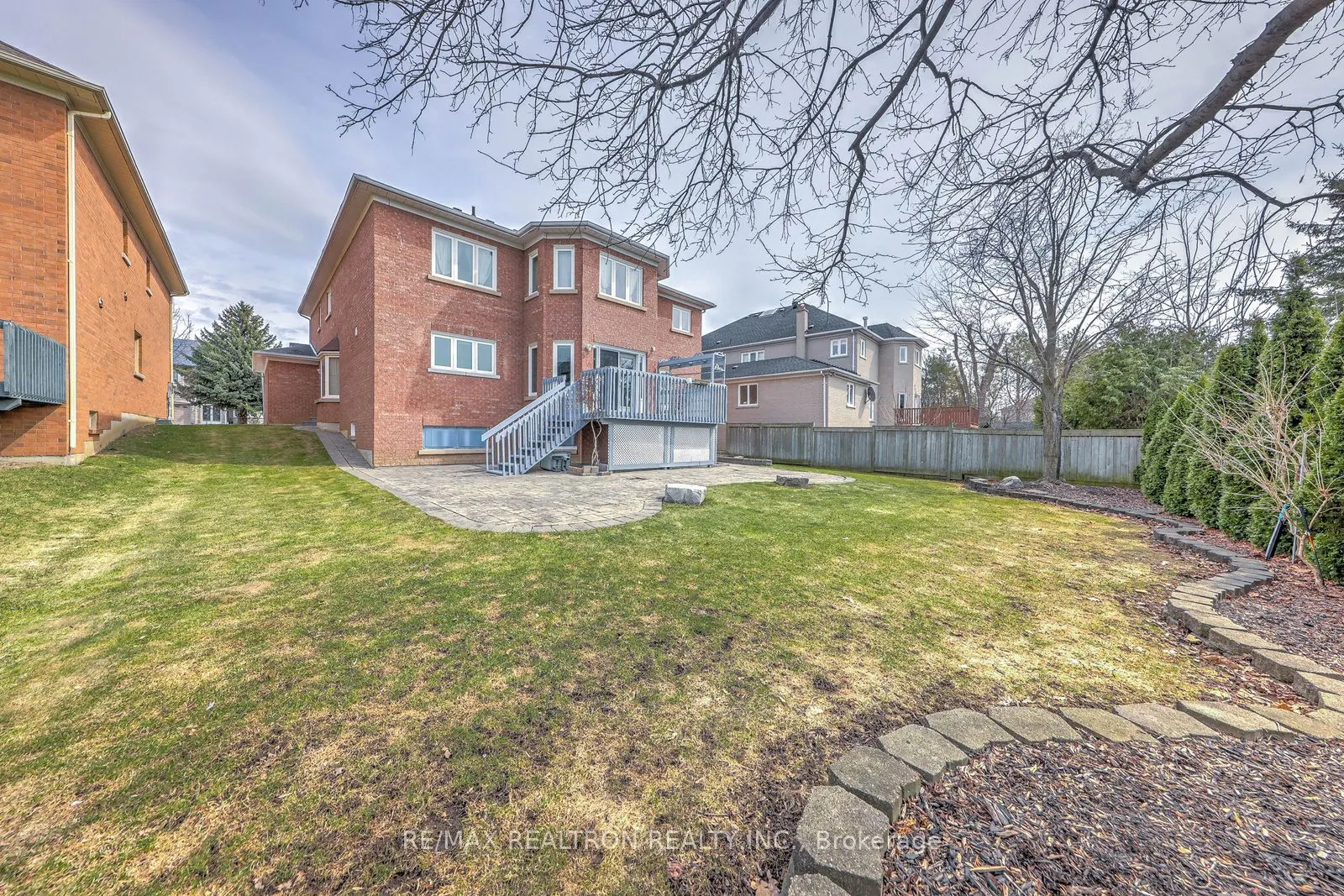6 White Oak Crescent