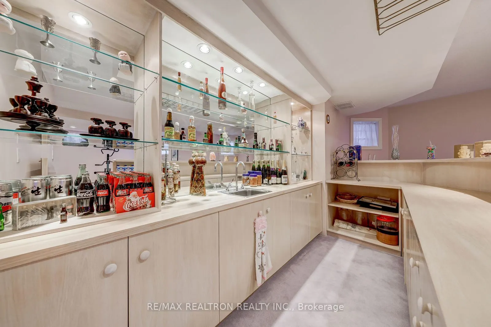 6 White Oak Crescent