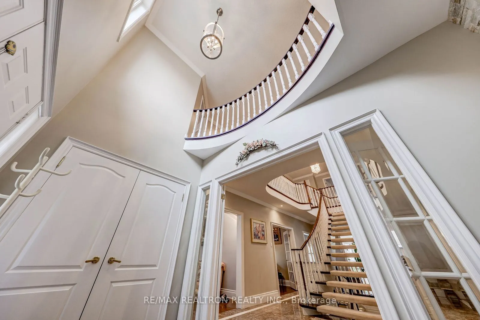 6 White Oak Crescent