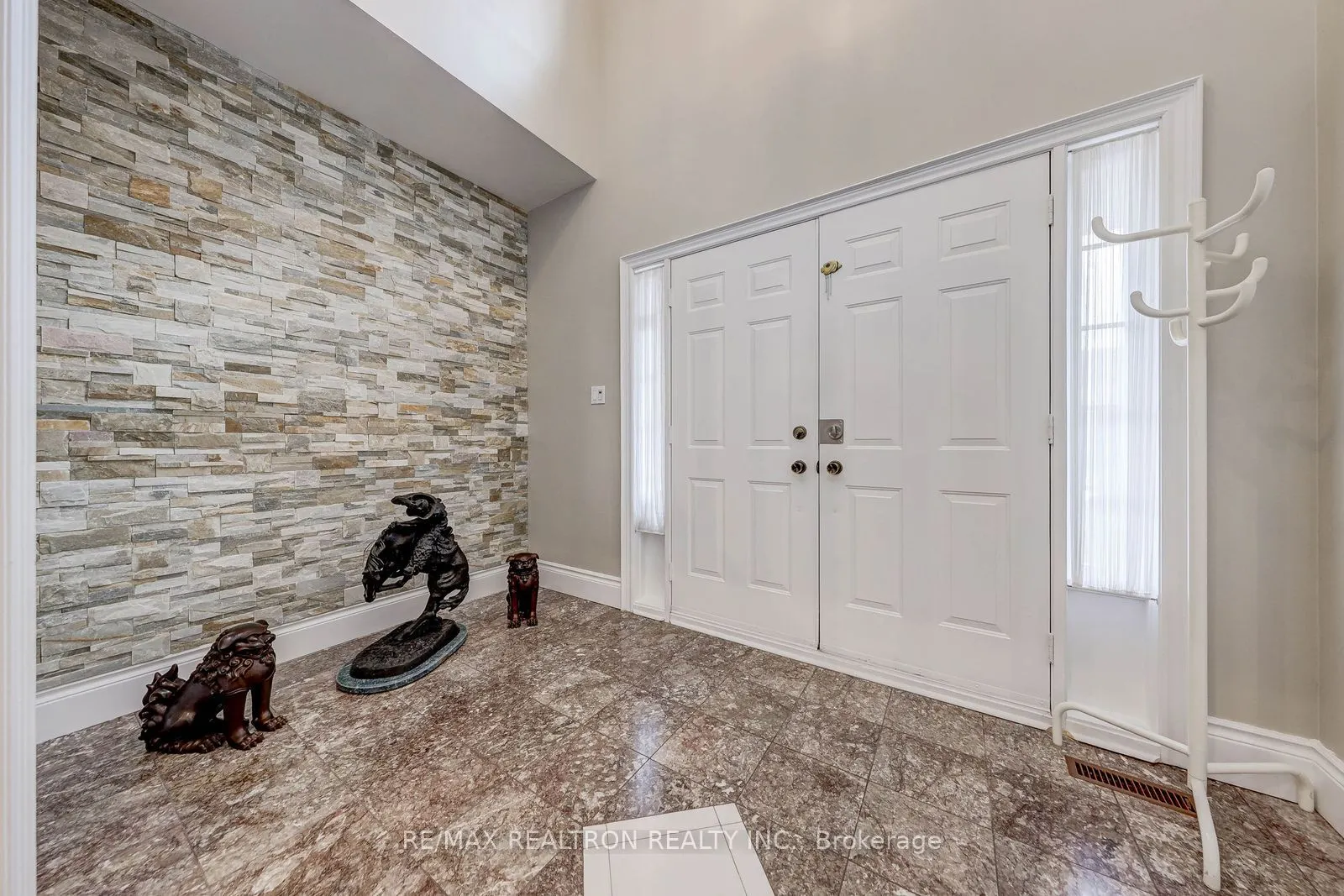 6 White Oak Crescent