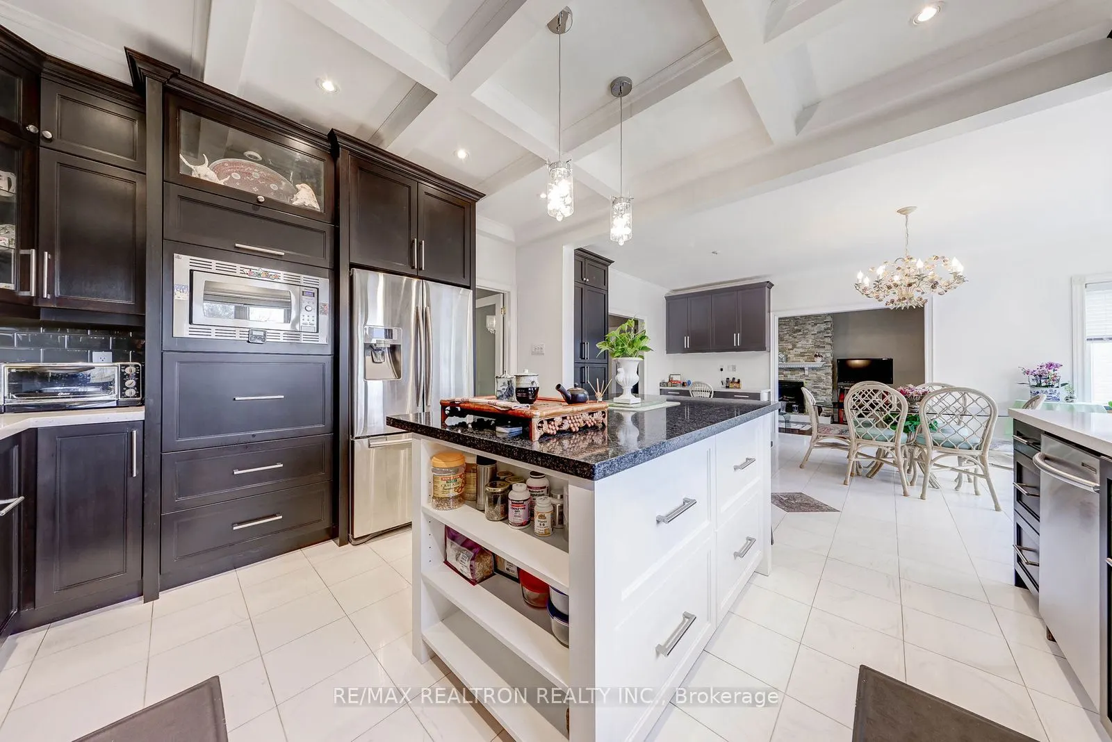 6 White Oak Crescent