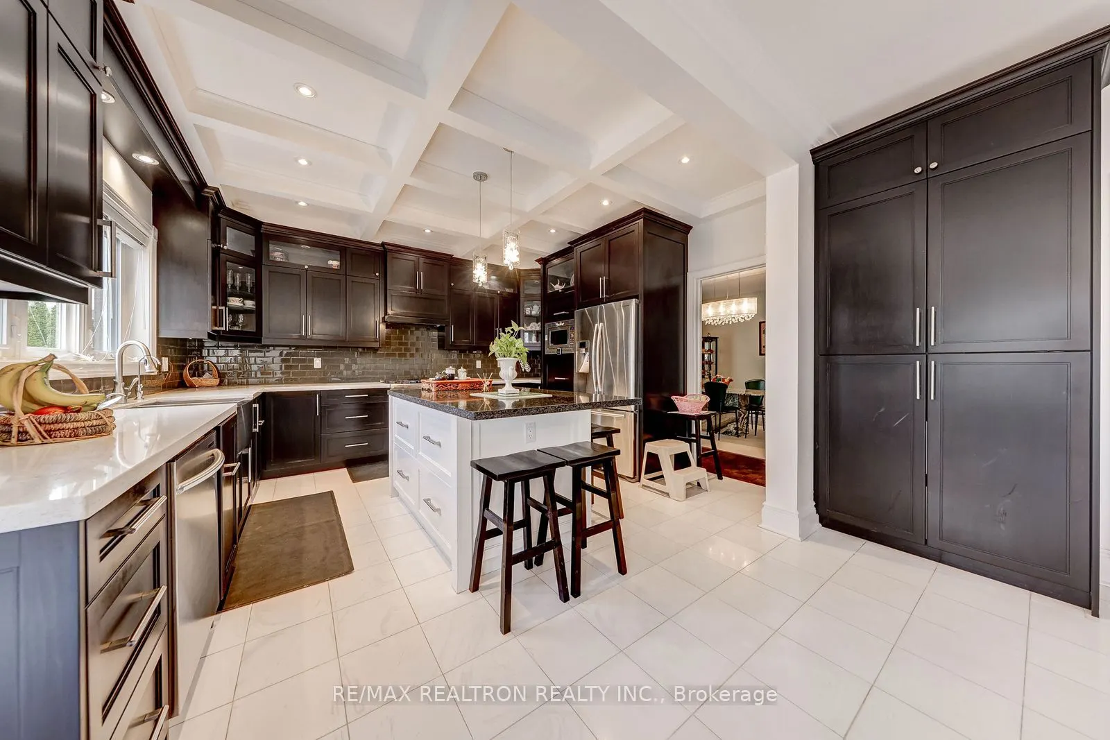 6 White Oak Crescent