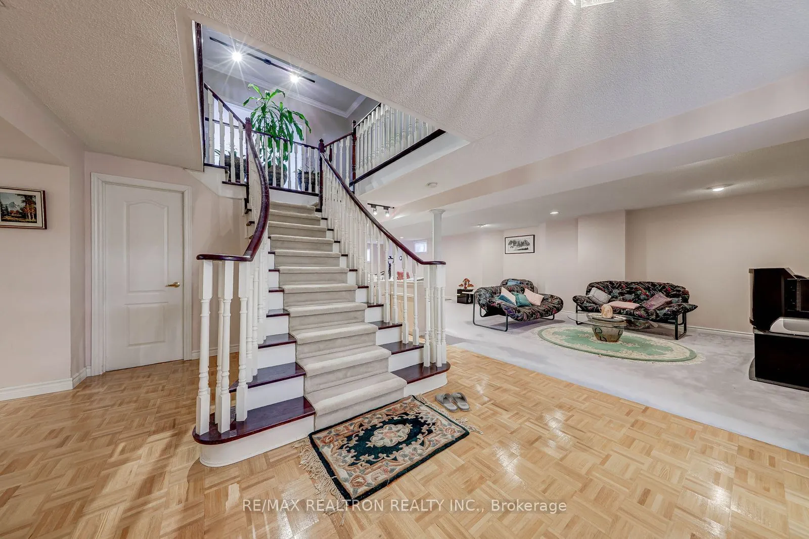 6 White Oak Crescent