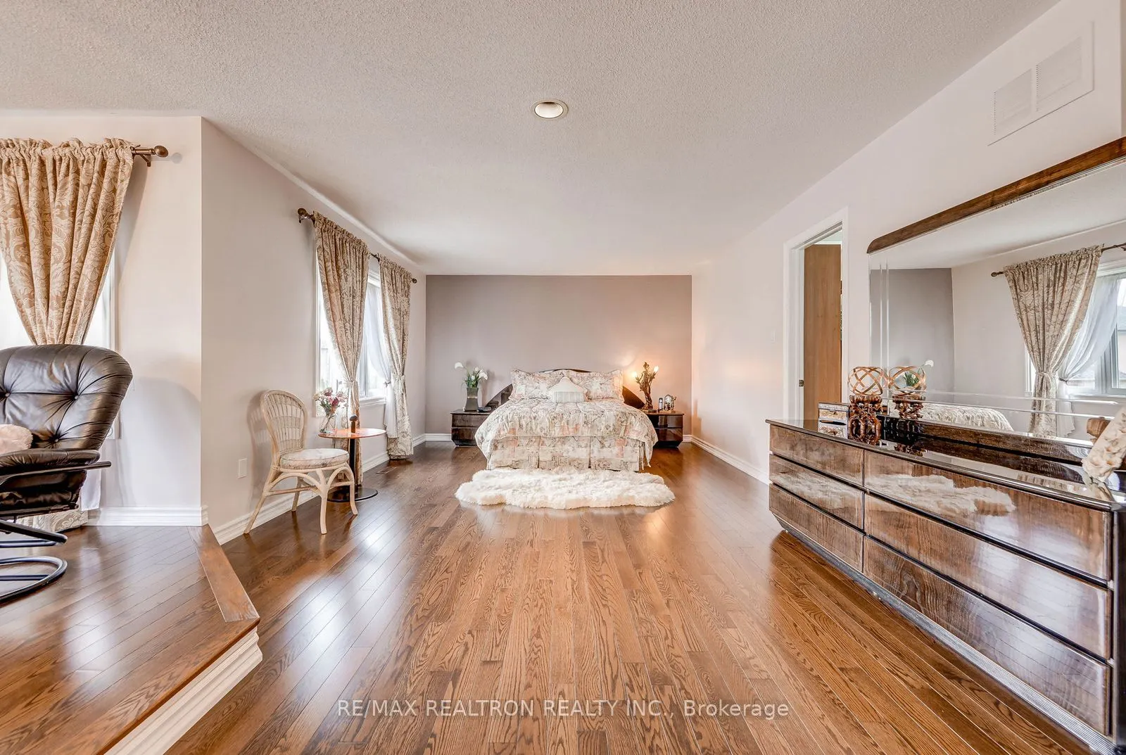 6 White Oak Crescent